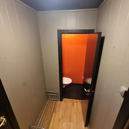 8627 Hostel *
